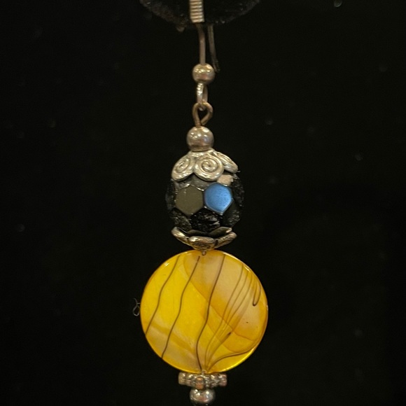 Yellow and black beaded earrings - Picture 2 of 2